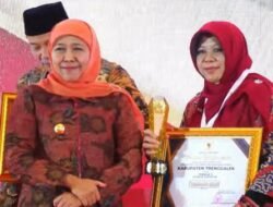 Gubernur Khofifah beri Penghargaan Pembangunan Daerah