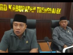 Bupati Arifin menyerahkan nota pembentukan dan susunan perangkat daerah ke DPRD