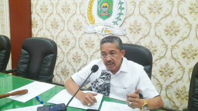 Sukarudin :  Sebelum masuk sekolah diputar lagu kebangsaan