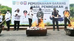 KPPBC musnahkan rokok dan minuman beralkohol ilegal di Trenggalek