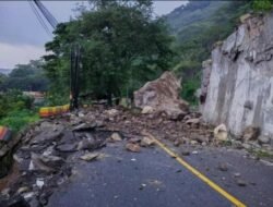 Longsor Tutup Total Jalur Trenggalek-Ponorogo KM 16