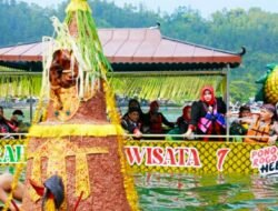 Memikat Dunia Begini Magisnya Larungan 1 Suro di Telaga Ngebel