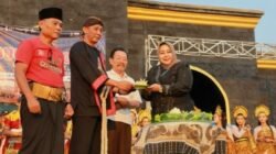 Serunya Buceng Porak di Ponorogo, Tradisi Berebut Gunungan Pembawa Berkah