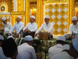 Lautan Putih Al Khidmah Berdzikir, Resapi “Hambeging Bumi” di Hari Jadi Trenggalek