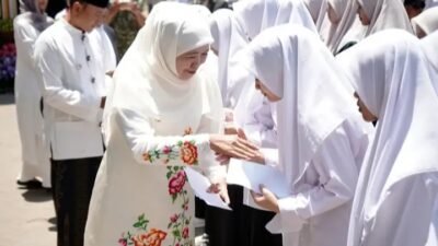 Khofifah Pimpin Hari Santri Jatim 2026 di Pacitan Santri Harus Kuasai IT!
